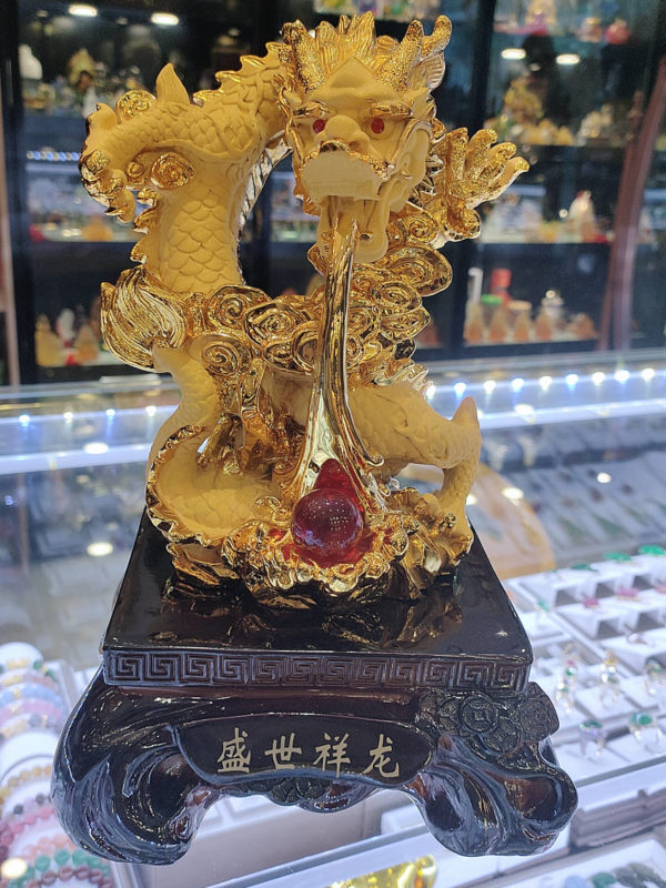 Tượng rồng vàng