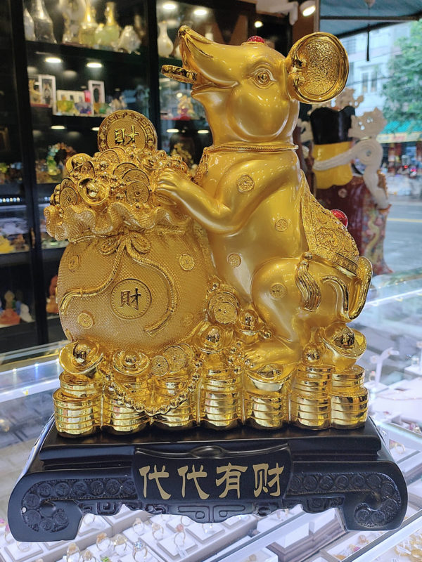 Chuột ôm túi tiền