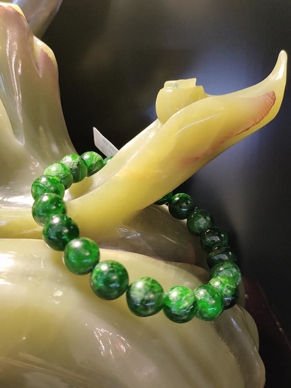 Vòng đá Diopside
