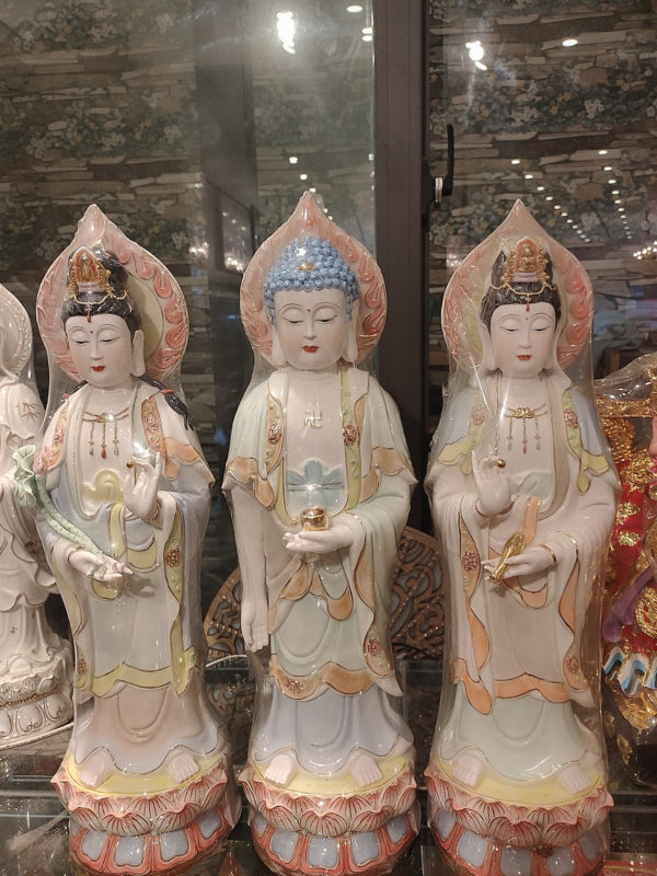 Tam thế phật sứ