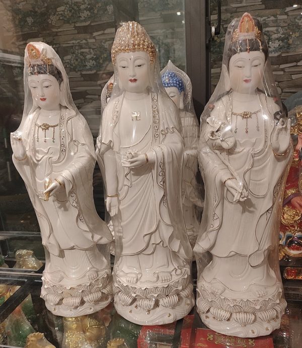 Tam thế phật sứ trắng