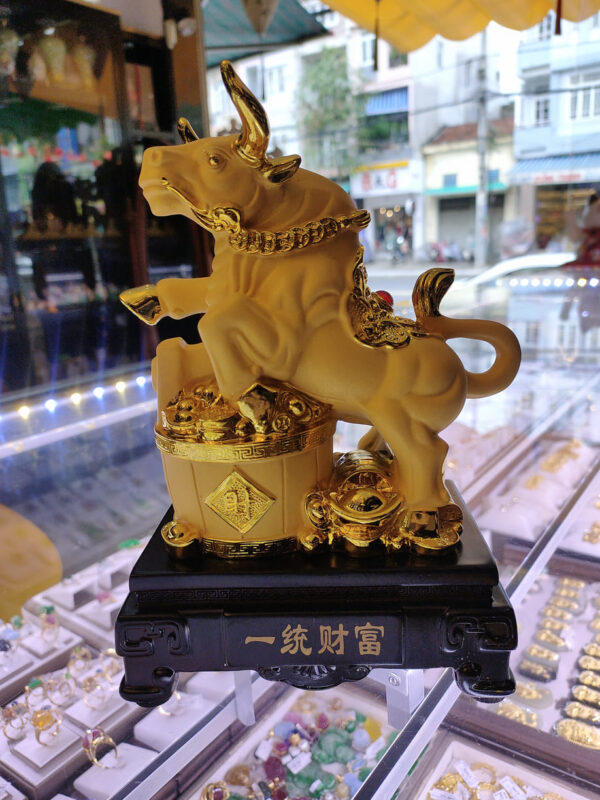 Tượng Trâu vàng