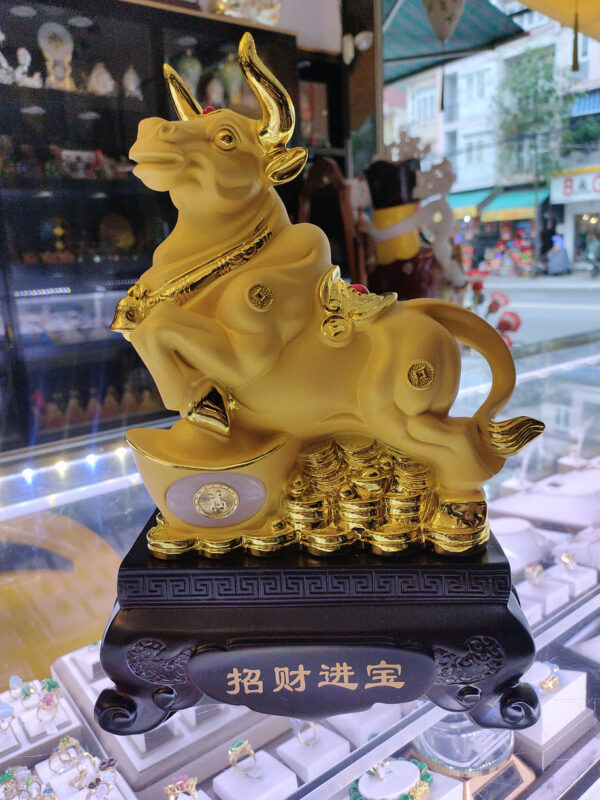 Tượng Trâu vàng